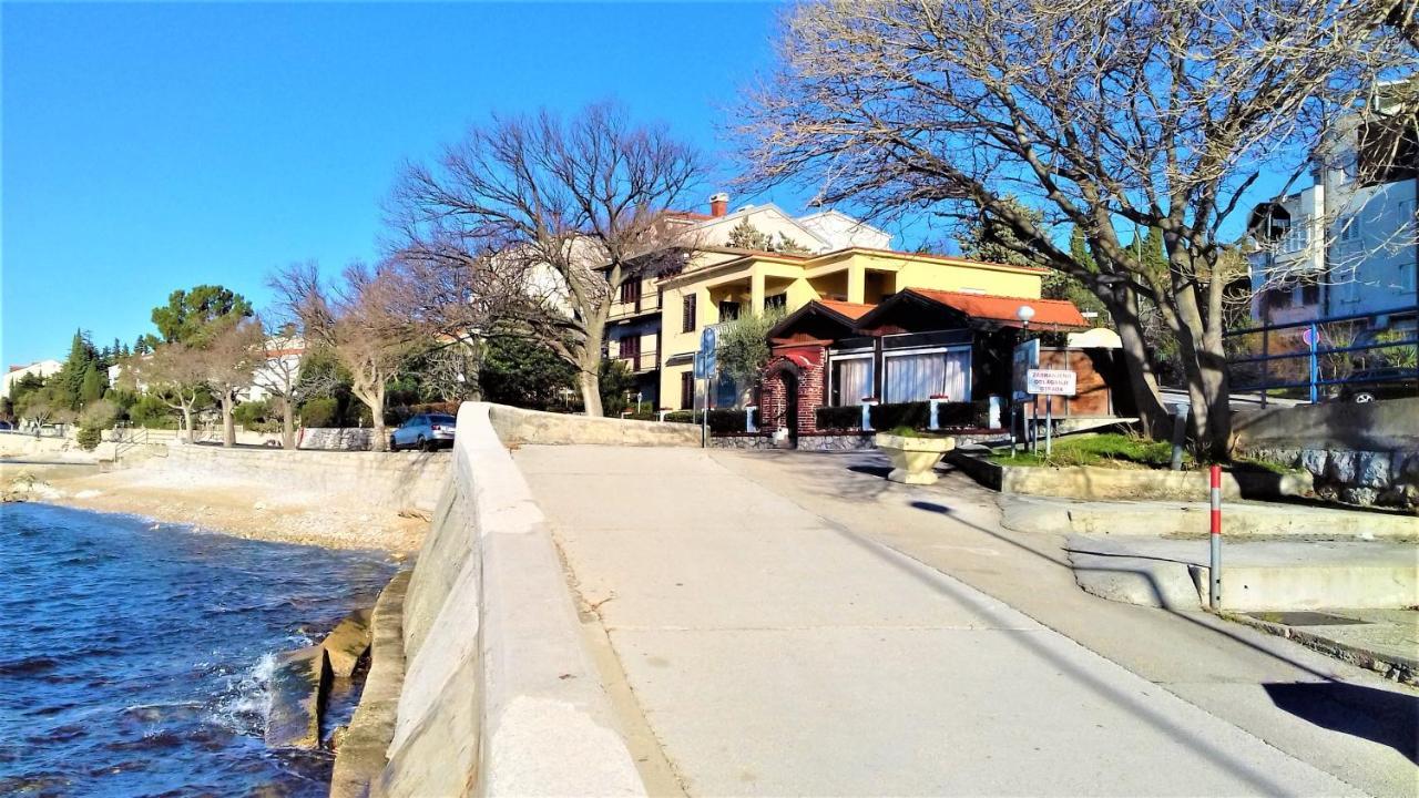 Branko Fabijanic Front Row By The Sea Apartment Selce Exterior photo